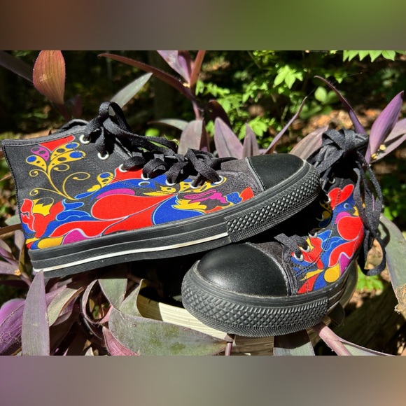 Eclectic Converse-style lace up sneakers - Picture 5 of 8